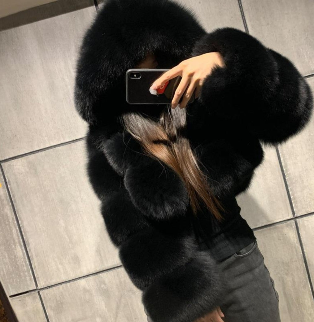 Puchowe futerko z kapturem